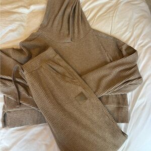 Alo tracksuit